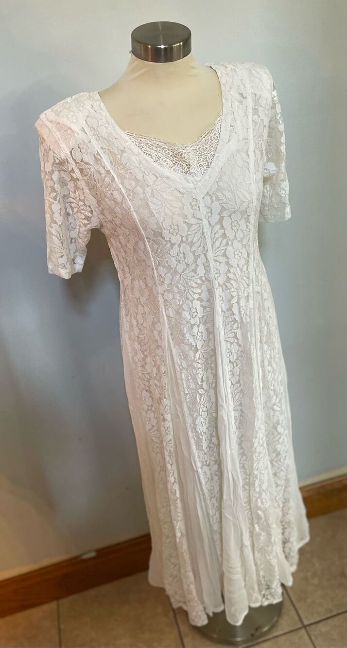 Starina 90’s Grunge Vintage Dress Bride Lacey Medium Gown